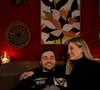 Mais son vrai nom est Emmanuelle
Emmanuelle de "Mariés au premier regard" avec son compagnon Thibault, le 15 mars 2025