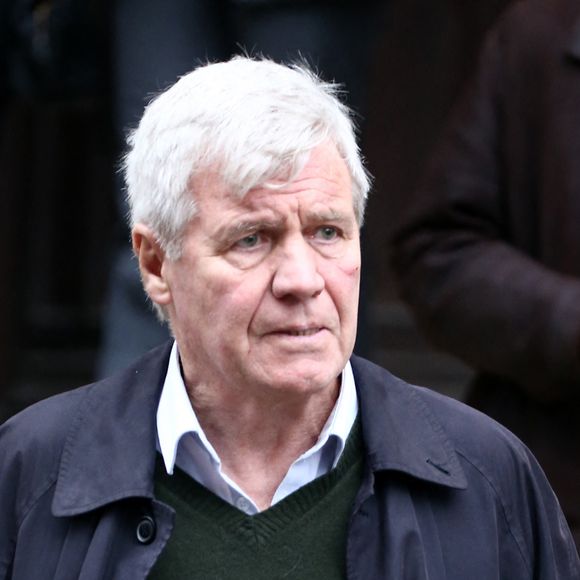 L'ancien champion a lui-aussi posté un texte où il semble s'adresser implicitement au journaliste l'ayant pris pour cible

Bruno Masure assiste aux obsèques d'André Rousselet qui se déroulent à l'église Sainte Clotilde à Paris, France, le 2 juin 2016. Photo par ABACAPRESS.COM