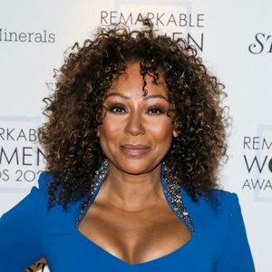 Mel B et partenaire Rory McPhee se sont mariés le 5 juillet 2025 lors d'une belle cérémonie célébrée à la cathédrale Saint-Paul de Londres. 

Mel B (Melanie Brown) au photocall de la soirée "Stylist Remarkable Women Awards 2022" à Londres, le 14 mars 2022.
