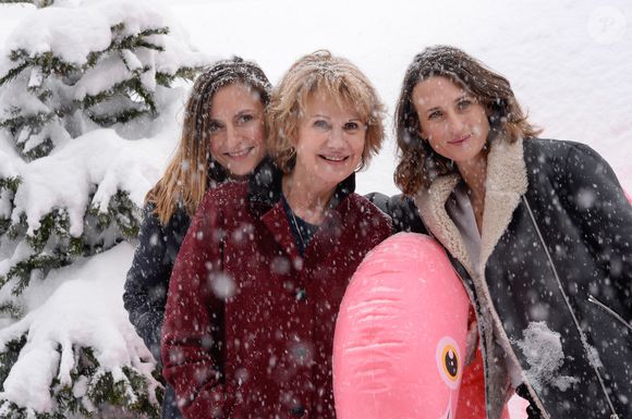 Camille Chamoux, Miou Miou, Camille Cottin assistant à un photocall pour le film Larguees lors du 21e Festival du film de comédie de l'Alpe d'Huez à l'Alpe d'Huez, France, le 20 janvier 2018. Photo by Julien Reynaud/APS-Medias/ABACAPRESS.COM