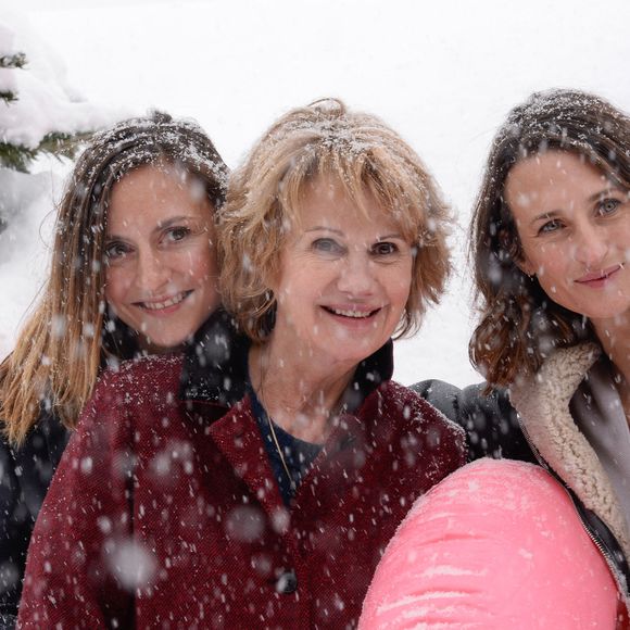 Camille Chamoux, Miou Miou, Camille Cottin assistant à un photocall pour le film Larguees lors du 21e Festival du film de comédie de l'Alpe d'Huez à l'Alpe d'Huez, France, le 20 janvier 2018. Photo by Julien Reynaud/APS-Medias/ABACAPRESS.COM