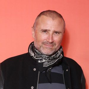 Un lien qui dépasse largement le cadre familial puisque le jeune acteur partage aujourd'hui l'affiche avec lui dans le feuilleton quotidien de TF1.

Alexandre Brasseur ( Demain nous appartient) au photocall de la série "Les Farouches" lors du 2ème Festival Creatvty 2025 des séries et créations audiovisuelles à Sète, le 13 novembre 2025. © Denis Guigenbourg / Bestimage