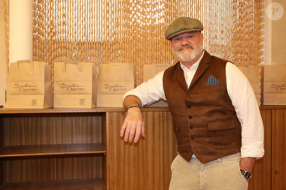 Le chef Philippe Etchebest - Le chef Philippe Etchebest ouvre son restaurant éphémère "Signature" du 9 au 30 octobre au 25 rue Sedaine à Paris dans le 11ème arrondissement le 8 octobre 2025. © Jean-Marc Lhomer/Bestimage