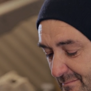 Cyril Lignac ému dans Rendez-vous en terre inconnue, capture d'écran France Télévisions