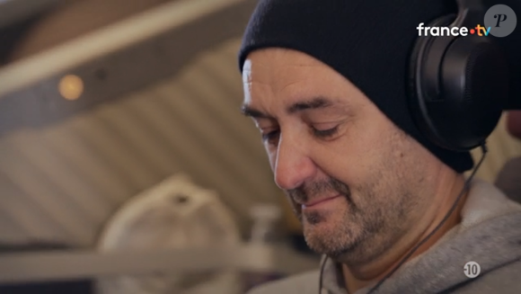 Cyril Lignac ému dans Rendez-vous en terre inconnue, capture d'écran France Télévisions