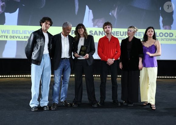 Le Jury Sang Neuf, Sayyid El Alami, Stefan Crepon, Sami Bouajila, Florence Loiret Caille et Noee Abita et Charlotte Devillers - Cérémonie de clôture de la 5ème édition du Festival International du Film Policier de Reims le 5 Avril 2025. © Denis Guignebourg/BestImage