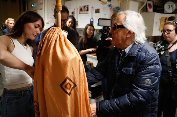Invité dans l'émission "la Boîte à secrets" présentée par Faustine Bollaert, l'interprète du titre Les Sunlights des Tropiques avait d'ailleurs évoqué son mariage si fort avec Nikole.

Exclusif - Gilbert Montagné découvre les costumes du spectacle - Gilbert Montagné assite à une représentation spéciale du spectacle "Le Roi Lion" audiodécrite à destination des malvoyants au théâtre Mogador à Paris, France, le 07 juin 2025. © Christophe Clovis / Bestimage