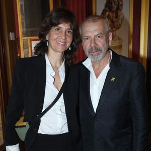 Tout va très vite entre Elsa Boublil, artiste multi-facettes et actuelle directrice du théâtre de la Concorde à Paris et l'acteur...
Elsa Boublil et Philippe Torreton lors de la 36ème cérémonie des Molières aux Folies Bergère à Paris le 28 avril 2025. Crédit Bertrand Rindoff / Bestimage