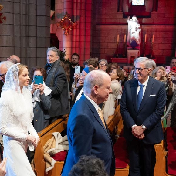 Le pape Léon XIV lors d'une messe en la cathédrale Notre-Dame Immaculée de Monaco, accueilli par TT.SS.HH. Le Prince Albert II et la Princesse Charlène de Monaco. Le 28 mars 2026 à Monaco. Une Liturgie des Heures sera célébrée à la Cathédrale de Monaco, sous la forme de l'Office de sexte, au cours de laquelle Sa Sainteté le Pape Léon XIV prononcera une homélie. Cette célébration, présidée par le Saint-Père, réunira le clergé, les religieuses de Monaco et les représentants des services, mouvements et associations du diocèse. © Olivier Huitel / Pool Monaco / Bestimage