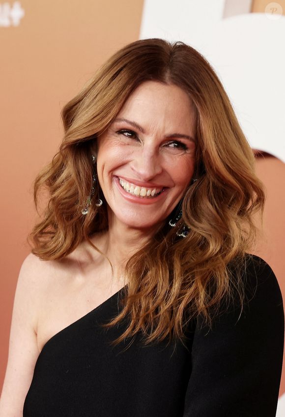 Tout comme Julia Roberts en février dernier, après la cérémonie des César

Julia Roberts - Photocall de la 50ème édition de la cérémonie des César à l'Olympia à Paris, France, le 28 février 2025 © Dominique Jacovides - Olivier Borde / Bestimage