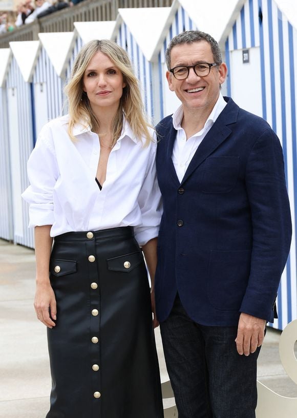 Laurence Arné et Dany Boon au photocall du film "La Famille Hennedricks" lors du 38ème festival du film de Cabourg, France, le 15 juin 2024. Les Journées romantiques du 38ème Festival du film de Cabourg (Calvados) auront lieu du 12 au 16 juin. © Coadic Guirec/Bestimage