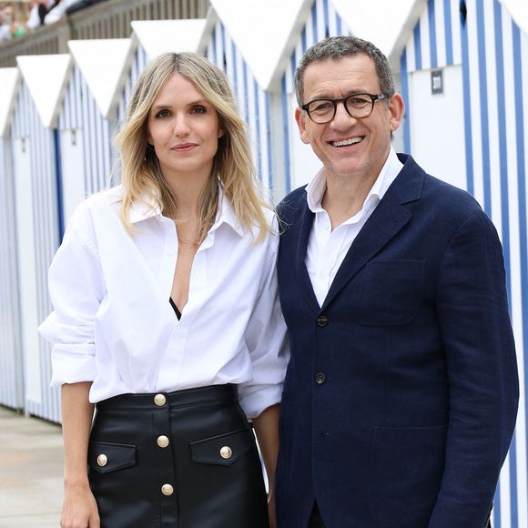 Laurence Arné et Dany Boon au photocall du film "La Famille Hennedricks" lors du 38ème festival du film de Cabourg, France, le 15 juin 2024. Les Journées romantiques du 38ème Festival du film de Cabourg (Calvados) auront lieu du 12 au 16 juin. © Coadic Guirec/Bestimage