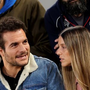 Amir Haddad et sa femme Lital dans les tribunes des Internationaux de France de tennis de Roland Garros 2024 à Paris, France, le 2 juin 2024.

© Jacovides-Moreau/Bestimage