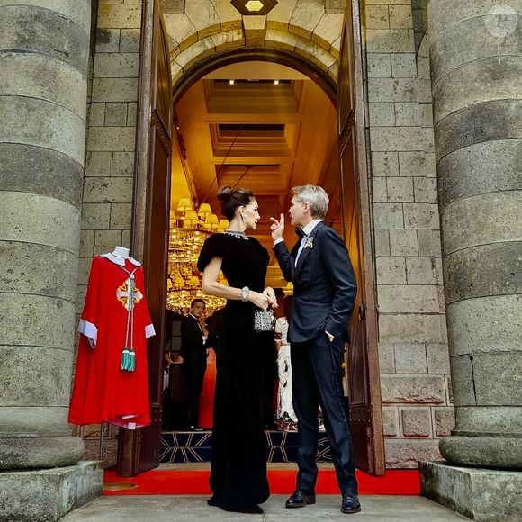 Mais le 28 mai 2025, Adriana Abascal a, pour la toute première fois, publié des photos de son couple sur son compte Instagram. 

Emmanuel-Philibert de Savoie et sa compagne Adriana Abascal à Osaka au Japon le 28 mai 2025 © Instagram