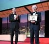 Robert De Niro a été honoré lors de l'ouverture du Festival de Cannes
Robert De Niro reçoit une Palme d'Or honorifique des mains de Leonardo DiCaprio et sont vus sur scène lors de la cérémonie d'ouverture du 78ème Festival de Cannes annuel au Palais de Festival à Cannes, France. Photo par David Niviere/ABACAPRESS.COM
