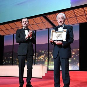 Robert De Niro a été honoré lors de l'ouverture du Festival de Cannes

Robert De Niro reçoit une Palme d'Or honorifique des mains de Leonardo DiCaprio et sont vus sur scène lors de la cérémonie d'ouverture du 78ème Festival de Cannes annuel au Palais de Festival à Cannes, France. Photo par David Niviere/ABACAPRESS.COM