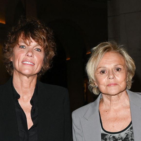 Exclusif - Anne Le Nen et et sa femme Muriel Robin - Cérémonie de remise du prix Raymond Devos au théâtre Edouard VII à Paris cadre de la 28e édition de la semaine de la Langue Française et de la Francophonie le 20 mars 2023. © Coadic Guirec - Cyril Bruneau / Bestimage