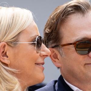 Renaud Capuçon et sa femme Laurence Ferrari en tribunes lors de la finale messieurs des Internationaux de France de Tennis de Roland Garros 2025 (jour 15), à Paris, France, le 8 juin 2025. © Cyril Moreau/Bestimage