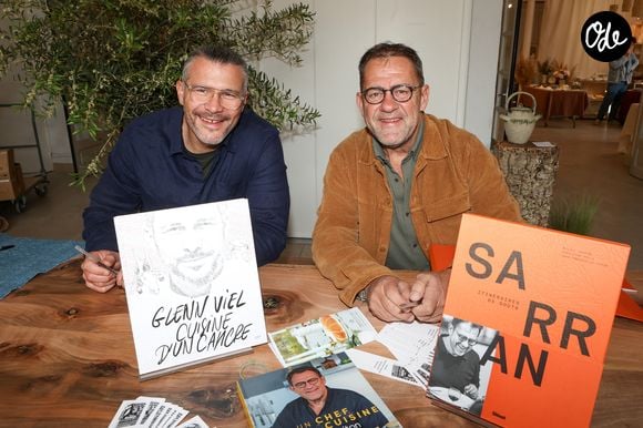 Les Chefs à Saint-Tropez fêtent les producteurs 2026. Glenn Viel et Michel Sarran en dédicace salle Jean Desplas, place des Lices à Saint-Tropez, le 3 mai 2026. © Jean-Marc LhomerBestimage.