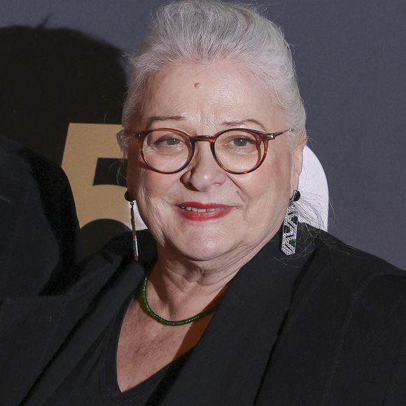 Josiane Balasko pose à son arrivée au dîner de gala qui a suivi la 50e cérémonie des César, qui s'est tenue au Fouquet's, restaurant emblématique de Paris, le 28 février 2025. Photo par David Boyer/ABACAPRESS.COM
