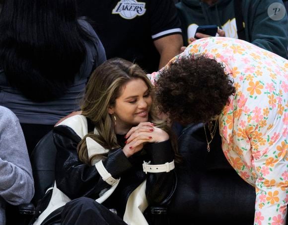 Selena Gomez et Benny Blanco assistent au match NBA entre les Los Angeles Lakers et le Miami Heat le mercredi 3 janvier 2024 au Crypto.com Arena à Los Angeles, CA, USA le 3 janvier 2024. Photo by Javier Rojas/PI via Zuma Press Wire/ABACAPRESS.COM