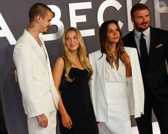 8 octobre 2025.

Nadine Leopold assiste à la première mondiale de Victoria Beckham au Cineworld à Mayfair, Londres, Royaume-Uni.

Sur la photo : Romeo Beckham, Harper Beckham, Victoria Beckham et David Beckham