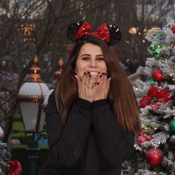 Karine Ferri - Les célébrités fêtent Noël à Disneyland Paris en novembre 2021. La féérie de Noël brille de mille feux à Disneyland Paris ! © Disney via Bestimage