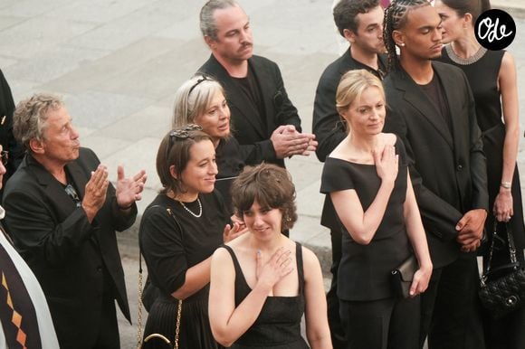 Patrick Ardisson, Manon Ardisson, Ninon Ardisson, Christiane Bergognon (ex femme de Thierry Ardisson), Audrey Crespo-Mara, son fils Sekou, Gaston Ardisson et sa compagne - Sorties des obsèques de Thierry Ardisson en l'église Saint-Roch de Paris, France, le 17 juillet 2025. Bestimage
