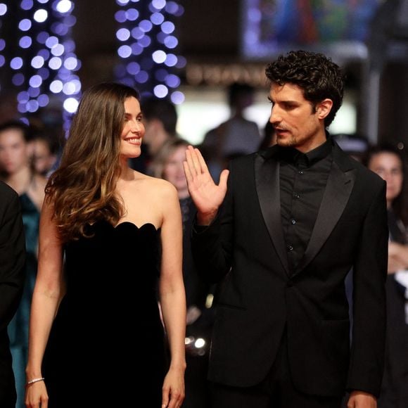 “Je leur laisse beaucoup d’indépendance. De même que j’apprécie la mienne. Etant donné qu’il y a ce respect pour la manière dont chacun fonctionne, ils ne vivent pas comme une obligation le fait de venir avec nous.” 

Laetitia Casta et son mari Louis Garrel - Montée des marches du film « Bac Nord » lors du 74ème Festival International du Film de Cannes. Le 12 juillet 2021
© Borde-Jacovides-Moreau / Bestimage