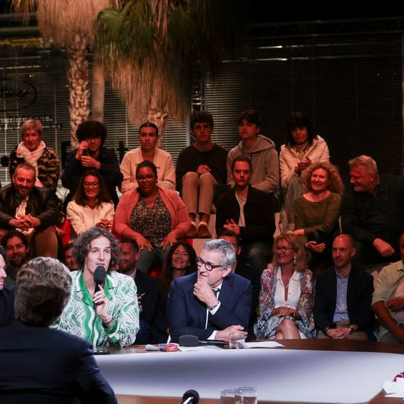 Exclusif - Jean Imbert, Lea Salamé, Paul de Saint Sernin, Malou Khebizi, Agathe Riedinger, Christophe Dechavanne, Pierre Lescure, Charlotte Dhenaux, Pierre-Antoine Capton, Philippe Caverivière sur le plateau de l'émission "Quelle Epoque!" lors du 77ème Festival International du Film de Cannes le 18 mai 2024. © Jack Tribeca / Bestimage