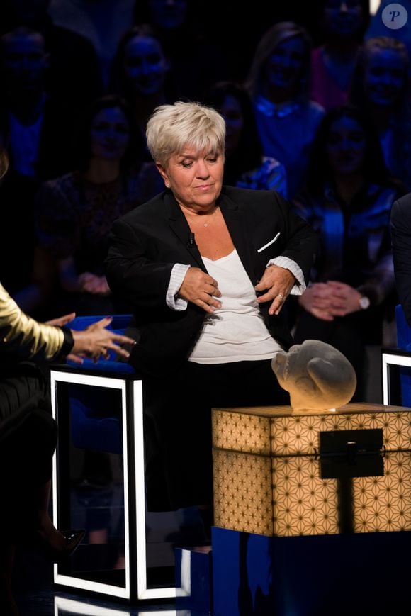 Se déplaçant toutefois désormais en fauteuil roulant comme le dévoile une photo sans équivoque.

Exclusif - Mimie Mathy - Enregistrement de l'émission "La Boîte à secrets 4" à Paris, présentée par F.Bollaert, et diffusée le 10 avril sur France 3. Le 23 janvier 2020
© Tiziano Da Silva / Bestimage