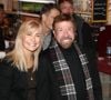 Derrière les caméras, il était un mari dévoué pour Gena O’Kelley depuis 1998 et un père aimant pour ses cinq enfants, Mike, Eric, Dina, Danilee et Dakota.

Chuck Norris et sa femme Gena O'Kelley à la soirée VIP Gut Aiderbichl Christmas Market à Henndorf en Autriche, le 12 novembre 2019.

©BestImage