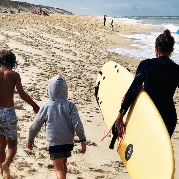 Agathe Lecaron partage de rares photos d'elle avec son mari François Pellissier ainsi que leurs enfants Gaspard et Félix.