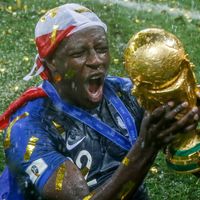 Après la défaite des Bleus en Coupe du monde 2026, un ancien champion cède son trophée de vainqueur pour une somme à 5 chiffres