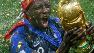Après la défaite des Bleus en Coupe du monde 2026, un ancien champion cède son trophée de vainqueur pour une somme à 5 chiffres