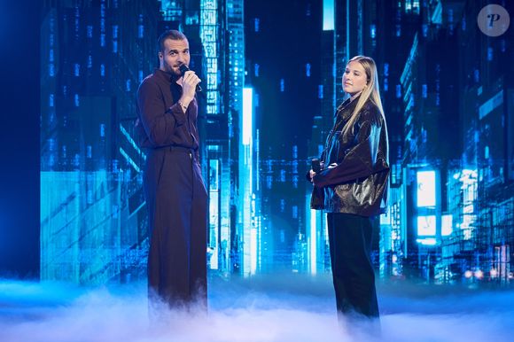 Amir et Helena lors de l’enregistrement de l’émission “Les stars s’unissent pour le Sidaction” au théâtre Marigny à Paris, France, le 11 mars 2025. © Guirec-Moreau/ Bestimage