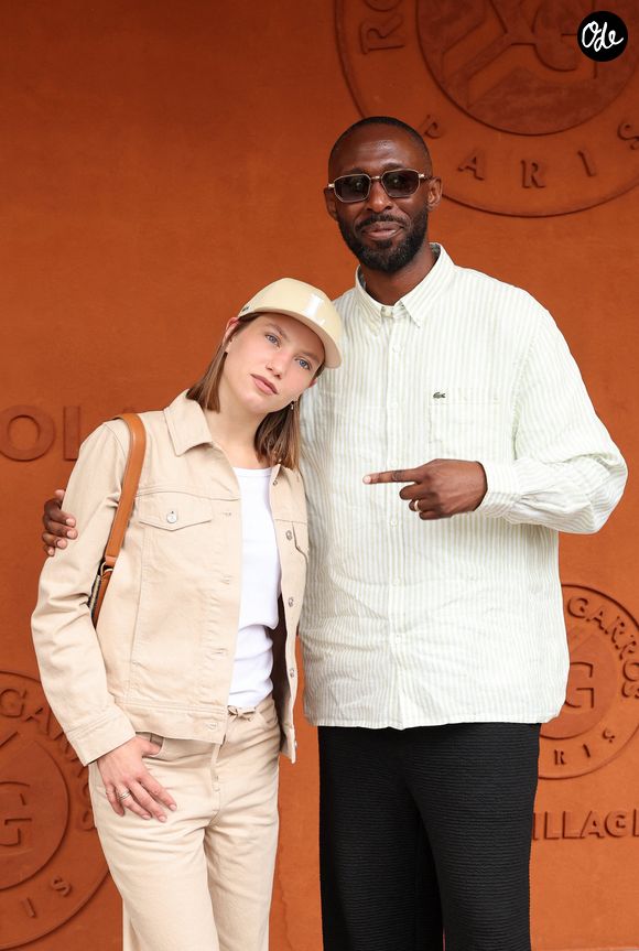 Gina Jimenez et Thomas Ngijol au photocall du village lors des Internationaux de France de Tennis de Roland Garros 2026, à Paris, France, le 6 juin 2026. © Jacovides-Moreau/Bestimage