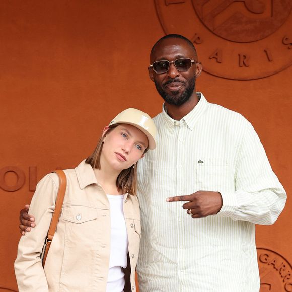Gina Jimenez et Thomas Ngijol au photocall du village lors des Internationaux de France de Tennis de Roland Garros 2026, à Paris, France, le 6 juin 2026. © Jacovides-Moreau/Bestimage