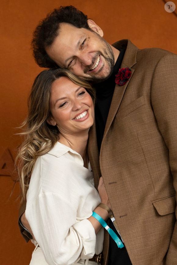 Éric Antoine et sa compagne Gennifer Demey au village lors des Internationaux de France de Tennis de Roland Garros 2025, à Paris, France, le 7 juin 2025. 

© Cyril Moreau/Bestimage