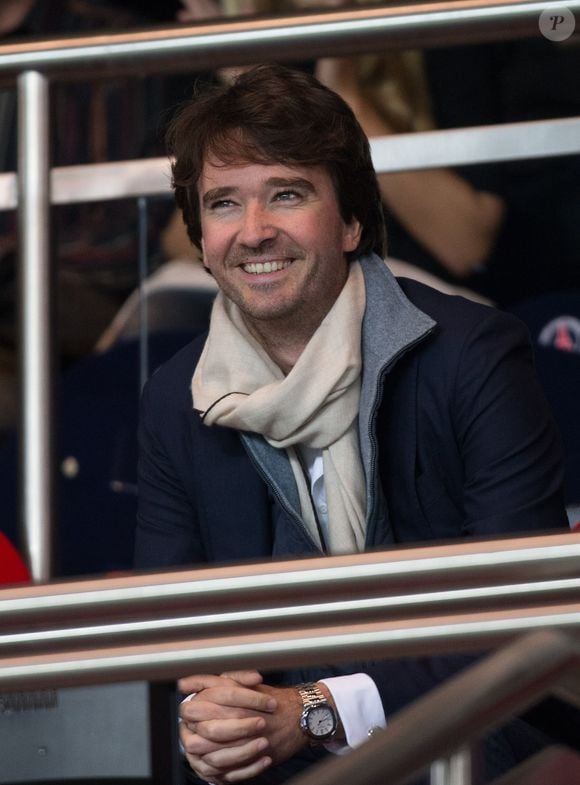 Mais ce passionné de foot, qui était un habitué du Parc des Princes où il supportait le PSG...

Antoine Arnault lors du match de Ligue 1 entre le Paris Saint-Germain et Toulouse au Parc des Princes, à Paris, le 14 septembre 2012. Bestimage
.