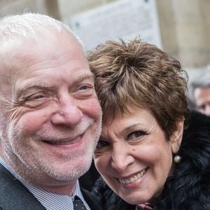 Là où ils se sont dit 'oui' en 2013 

Exclusif - Catherine Laborde et son mari Thomas Stern - Catherine Laborde a epouse son compagnon de longue date Thomas Stern, publicitaire, samedi 9 novembre 2013 a la mairie du 2e arrondissement de Paris, en presence de ses amis les plus proches.