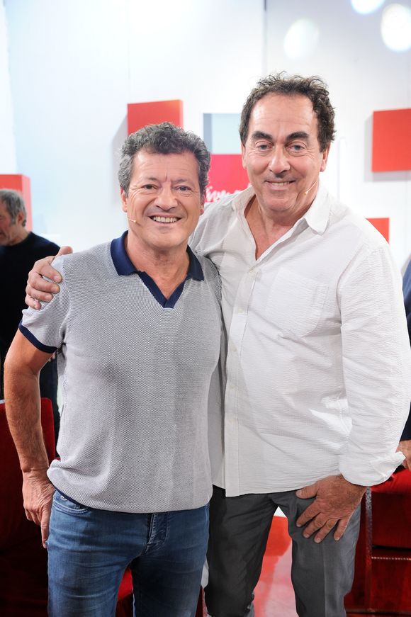 Ils étaient liés par une femme

Exclusif - Les chaveliers du fiel , Francis Ginibre et Eric Carriere - Enregistrement de l'émission "Vivement dimanche" au studio Rive gauche, le 18 mars 2025, présentée par M.Drucker, et diffusée le 23 mars 2025 sur France 3. 
© Guillaume Gaffiot / Bestimage