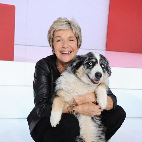 Exclusif - Veronique Jannot et sa chienne- Enregistrement de l'émission Vivement dimanche au studio Gabriel, présentée par M.Drucker et diffusée sur France 3 le 15 octobre 2023. © Guillaume Gaffiot / Bestimage