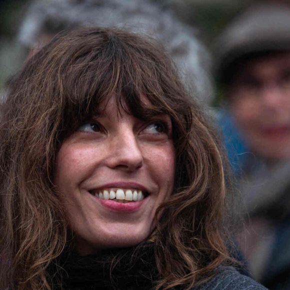 Lou Doillon assiste à l'inauguration de la passerelle " Jane Birkin " à Paris, France, le 13 décembre 2025. Photo par Denis Prezat/ABACAPRESS.COM