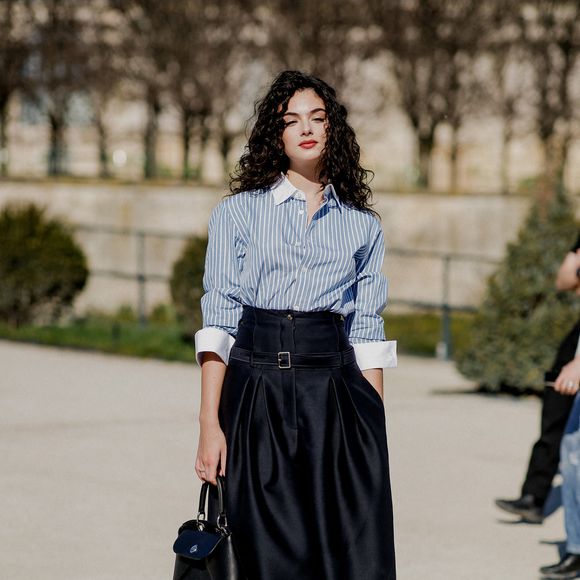 Elle présente ici les collections estivales

Street style, Deva Cassel arrivant au défilé de prêt-à-porter Dior Automne-Hiver 2026-2027, qui s'est tenu au Jardin des Tuileries, Paris, France, le 3 mars 2026. Photo par Marie-Paola Bertrand-Hillion/ABACAPRESS.COM