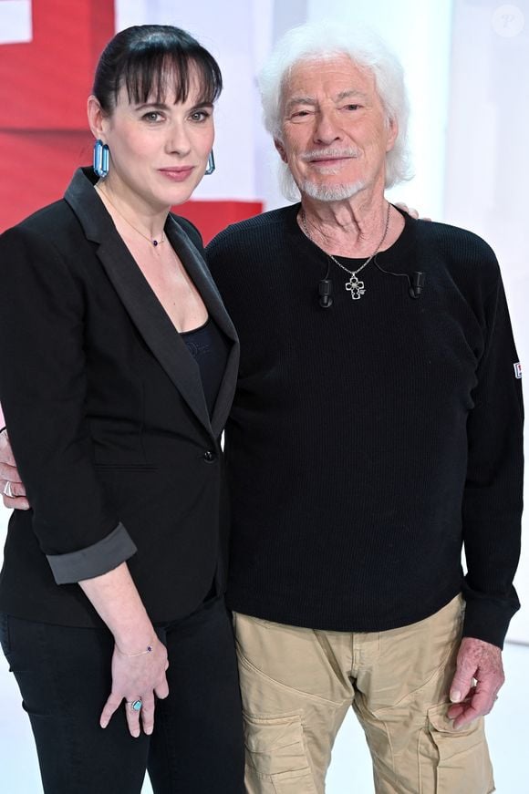 Exclusif - Hugues Aufray et sa compagne Murielle Mégevand - Enregistrement de l'émission "Vivement Dimanche" présentée par M.Drucker et diffusée le 24 avril sur France 2. Le 15 avril 2022
© Guillaume Gaffiot / Bestimage