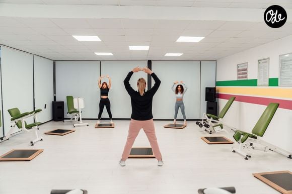 Mais attention : le Pilates ne suffit pas à lui seul ! Après 50 ans, le renforcement musculaire est également essentiel pour préserver sa masse musculaire et sa densité osseuse.

Pexels