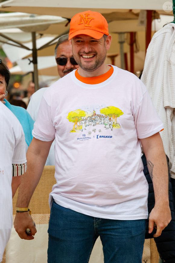 Les Chefs à Saint-Tropez fêtent les producteurs 2025 - Les Chefs et les producteurs se retrouvent sur la place des Lices à Saint-Tropez, le 4 mai 2025. Pétanque des Chefs .. Le chef David Gallienne. ©Jean-Marc Lhomer / Bestimage.