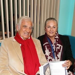 Jean-Paul Belmondo et sa fille Florence - A l'occasion du lancement de son nouveau livre "Mes recettes bonne humeur" (Editions du Cherche Midi), Luana Belmondo a réuni ses proches et amis épicuriens autour d'un Aperitivo concocté par le Chef Denny Imbroisi (Restaurant IDA) à Paris, le 13 octobre 2016. © Dominique Jacovides/Bestimage