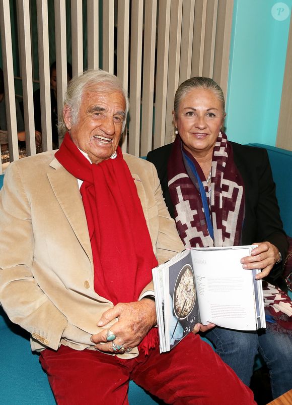 Jean-Paul Belmondo et sa fille Florence - A l'occasion du lancement de son nouveau livre "Mes recettes bonne humeur" (Editions du Cherche Midi), Luana Belmondo a réuni ses proches et amis épicuriens autour d'un Aperitivo concocté par le Chef Denny Imbroisi (Restaurant IDA) à Paris, le 13 octobre 2016. © Dominique Jacovides/Bestimage